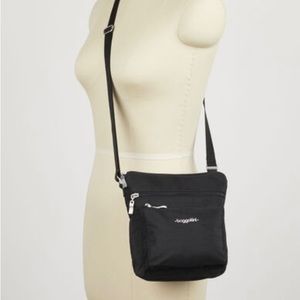 NWT Baggalini Women’s Pocket Crossbody Bag